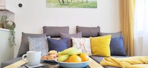 Modern 2 BR Apartment near Town