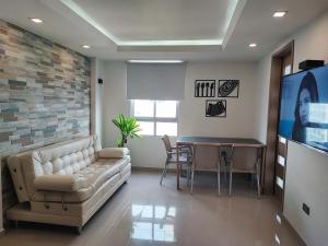 APARTAMENTO MODERNO EL LAGUITO JUNTO AL MAR 705