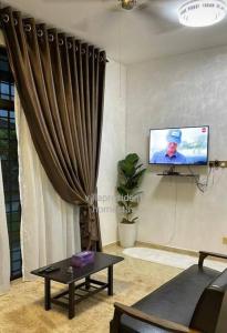 Villa President Homestay -4 bedroom Aircond WIFI Vacations Home