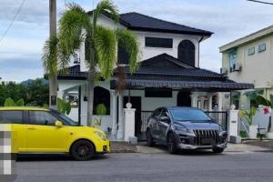 Villa President Homestay -4 bedroom Aircond WIFI Vacations Home