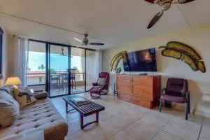 Kona Pacific Top Floor Retreat Ocean View and Pool! - Hillcrest
