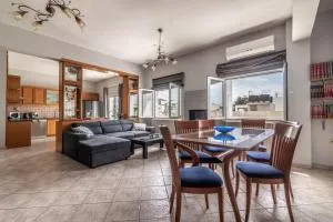 Spacious Apartment near Downtown - Mastambás