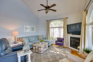 Cross Hill Lake House Rental with Panoramic Views