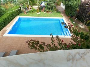 Luxury House with 4 Bedrooms & Pool in Marisol