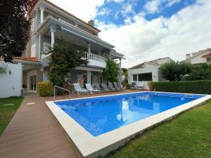 Luxury House with 4 Bedrooms & Pool in Marisol