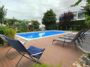 Luxury House with 4 Bedrooms & Pool in Marisol