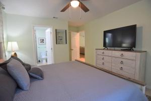 New England 3bd 2bt Home Heated Pool Close to Siesta
