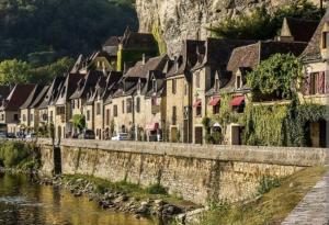 Maisons de vacances Wonderful house in Sarlat center with heated pool & jaccuzi : Maison 5 Chambres