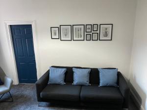 Overhill - Spacious 2 bed ground floor flat close to Newcastle