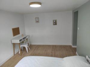 Maisons de vacances Maison 6 chambres avec jardin a Angers : photos des chambres