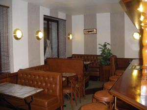 Hotels Hotel Des Tilleuls : photos des chambres