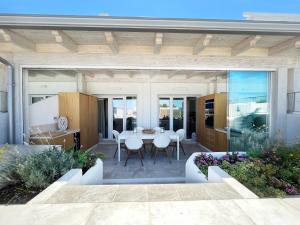 Luxury sea view home4-min walk to beach