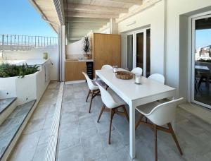Luxury sea view home4-min walk to beach