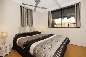 Eleven on Henry Holiday Guest Suite