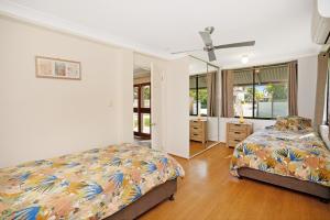 Eleven on Henry Holiday Guest Suite