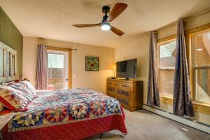 Rustic Pagosa Springs Cabin w Hot Tub + Game Room