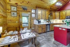 Beaver Lake Vacation Rental w Private Hot Tub!