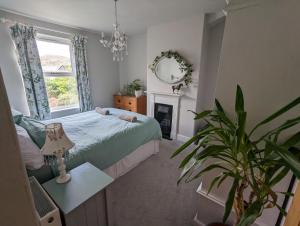 Perfect for Snowdon. Groups, families+dogs welcome