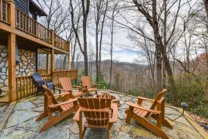 obrázek - Mountain-View Robbinsville Cabin with Hot Tub!