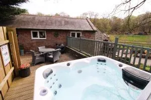 Mill House Cottage, Fishing Park, Brampton, Nr Carlisle - Lanercost