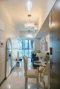 Uptown BGC Taguig - One Bedroom - 4-звездочные отели в городе Манила