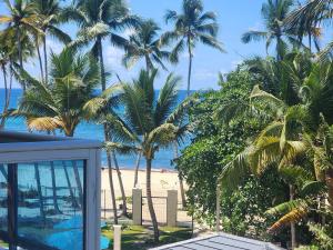 3 bedroom, front of the beach and pool