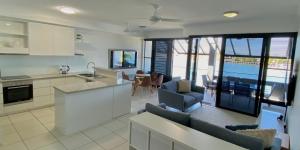 Kirribilli 12 a 3 bedroom waterfront apartment on 2 levels with air conditioning