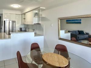 Kirribilli 12 a 3 bedroom waterfront apartment on 2 levels with air conditioning