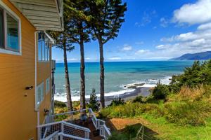 Breathtaking Oceanview! by OceanviewHotTubs Monthly Minimum