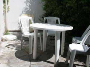 Maison avec Courette à 450m de la Plage et Proche Commerces - Tout Équipée - FR-1-22-176