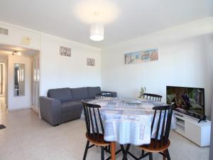 Bel Appartement T2 avec Loggia à 2 Min des Thermes, Wi-Fi, Classé 2 Étoiles - FR-1-553-211