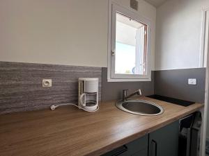 Studio rénové près de la plage avec Wi-Fi et animaux admis - FR-1-540-259