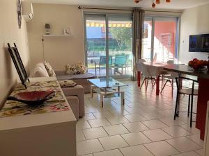 Appartements Appartement Ruoms, 4 pieces, 6 personnes - FR-1-697-17 : photos des chambres
