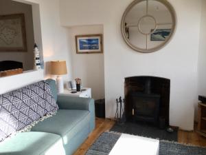 Cozy coastguard cottage with sea views