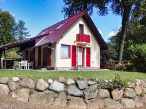 obrázek - idyllische Lage, eigene Fasssauna, Kamin und Terrasse - Ferienhaus Rotkäppchen