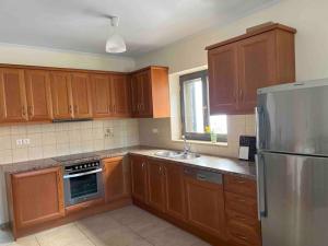 Spacious apartment 3’ from beach