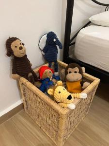 Spacious apartment 3’ from beach