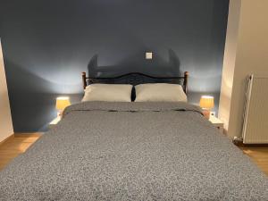 Spacious apartment 3’ from beach