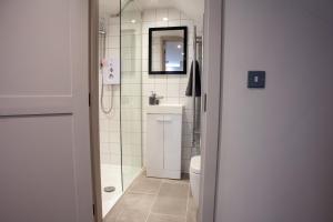 Oxford Street Grand Apartment- free evening parking