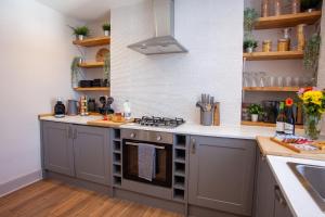 Oxford Street Grand Apartment- free evening parking