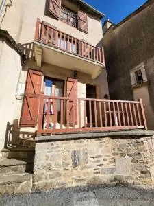 gîte la tanière de claire - 蓬德萨拉尔