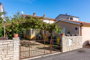 Apartments with a parking space Valbandon, Fazana - 7352