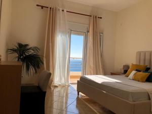 Theona Apartments
