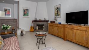 Apartment with pool by Costarentals - Ref 194