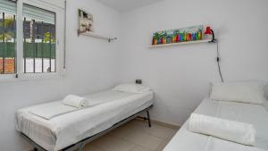 Apartment with pool by Costarentals - Ref 194