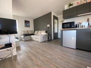 Appartements CARQUEIRANNE STUDIO DE CHARME PROCHE PLAGES : photos des chambres