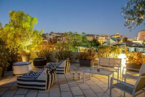 Superb Central Athens Suite with shared Rooftop, 85sqm