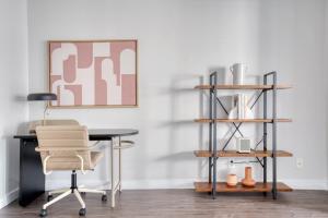 Hollywood 1BR w Pool WD Gym nr Metro LAX-867