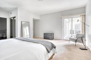 Hollywood 1BR w Pool WD Gym nr Metro LAX-867