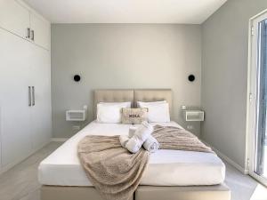 Avocado Villa by LovelyStay